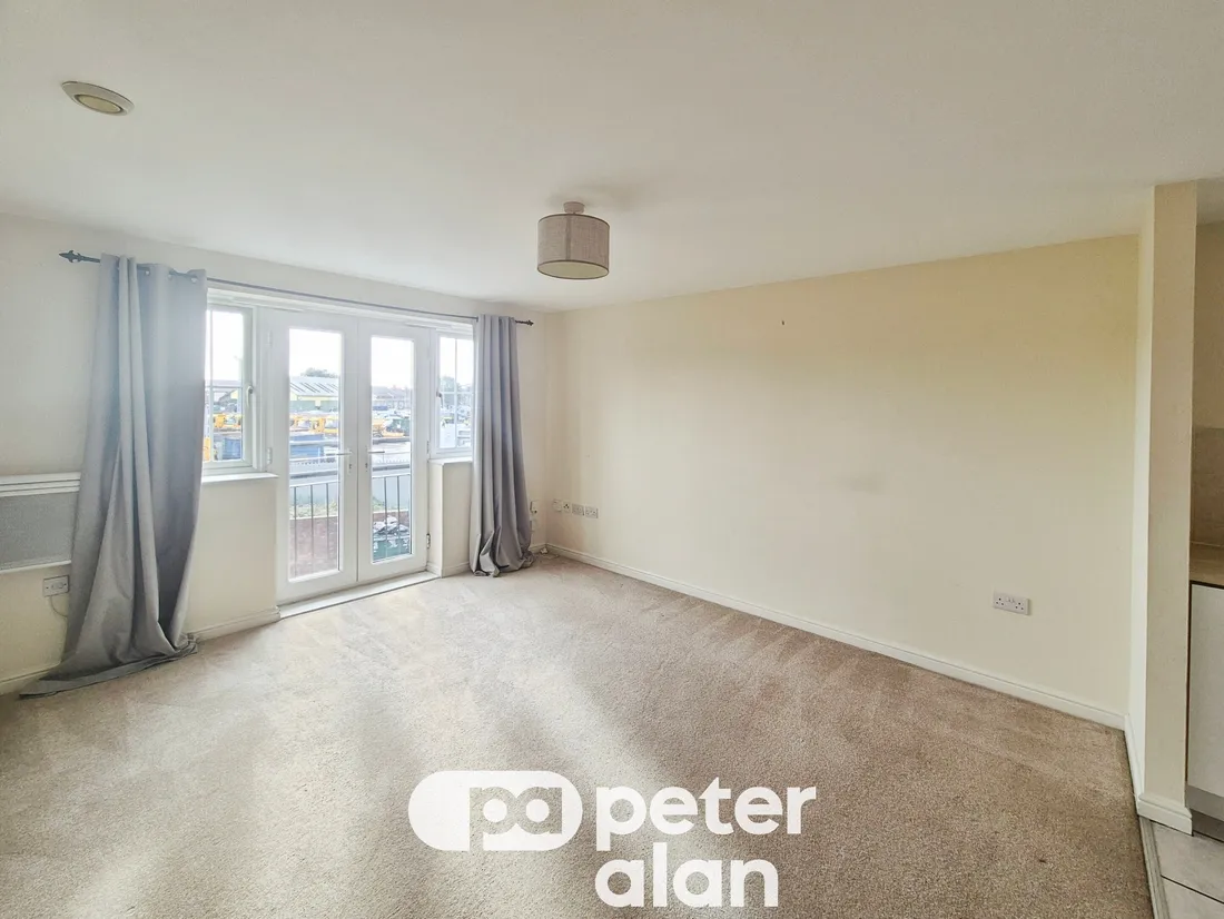 Flat Phillip Court in Newport