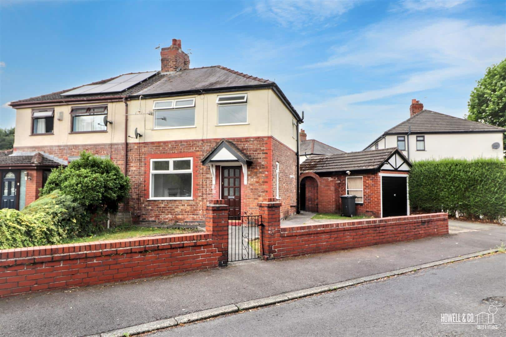 House Cedar Grove in Warrington