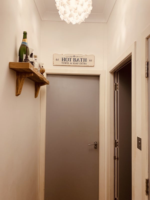 Room McPhail Street in Glasgow