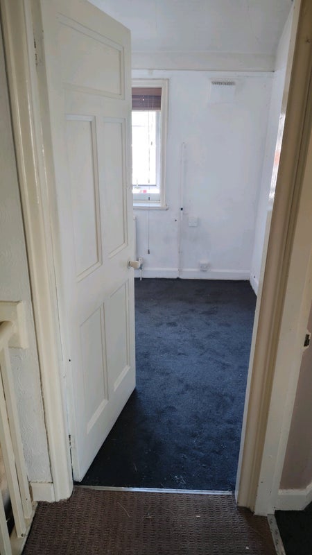 Room Nearmaker Road in Manchester