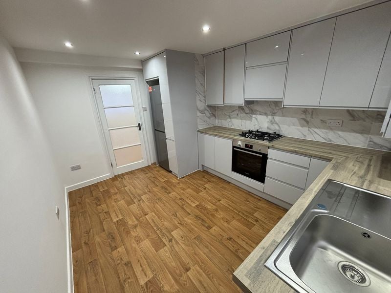 Flat Jesmond Way in Greater London
