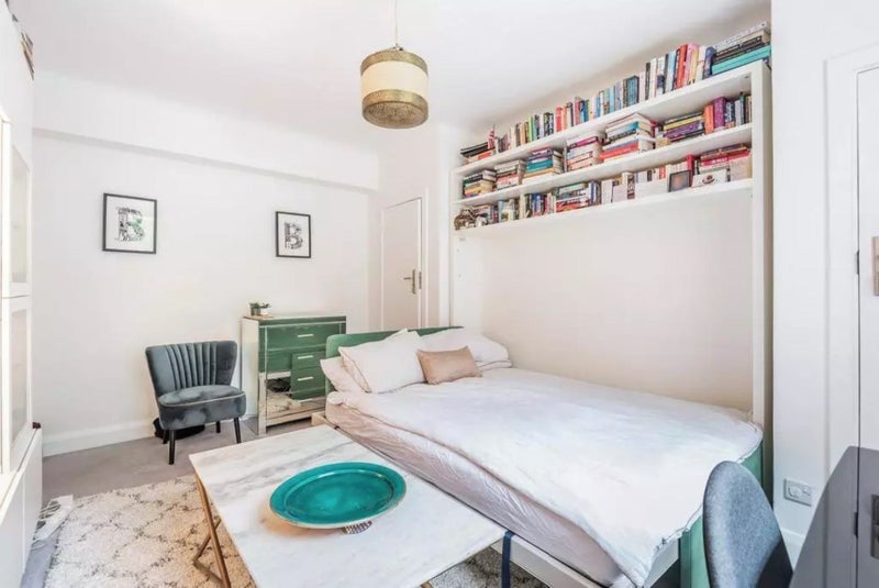 Flat Balham High Road in Greater London