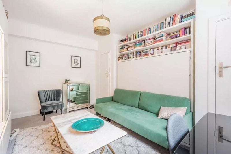 Flat Balham High Road in Greater London