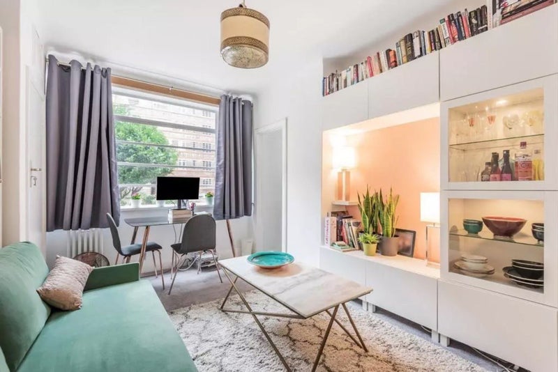 Flat Balham High Road in Greater London