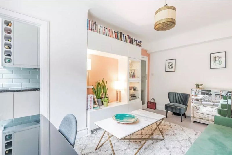 Flat Balham High Road in Greater London