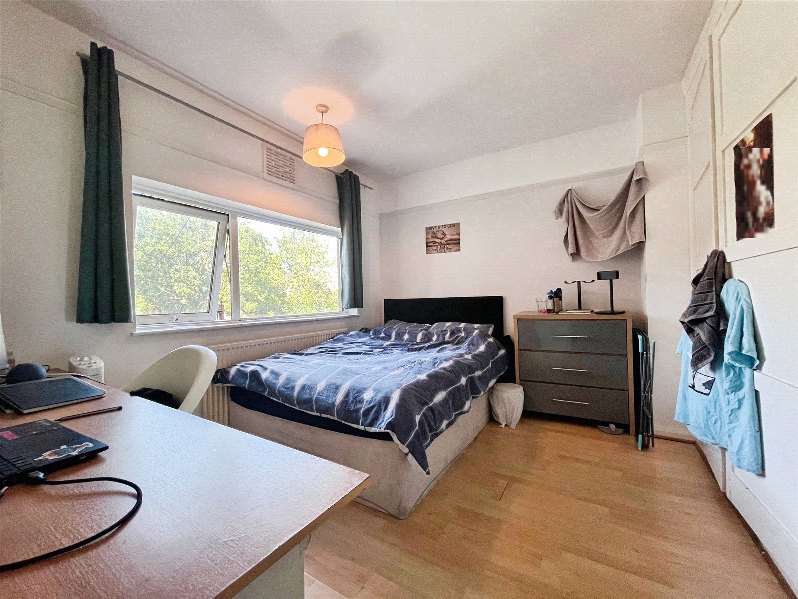 Room Larchwood Drive in Borough of Runnymede