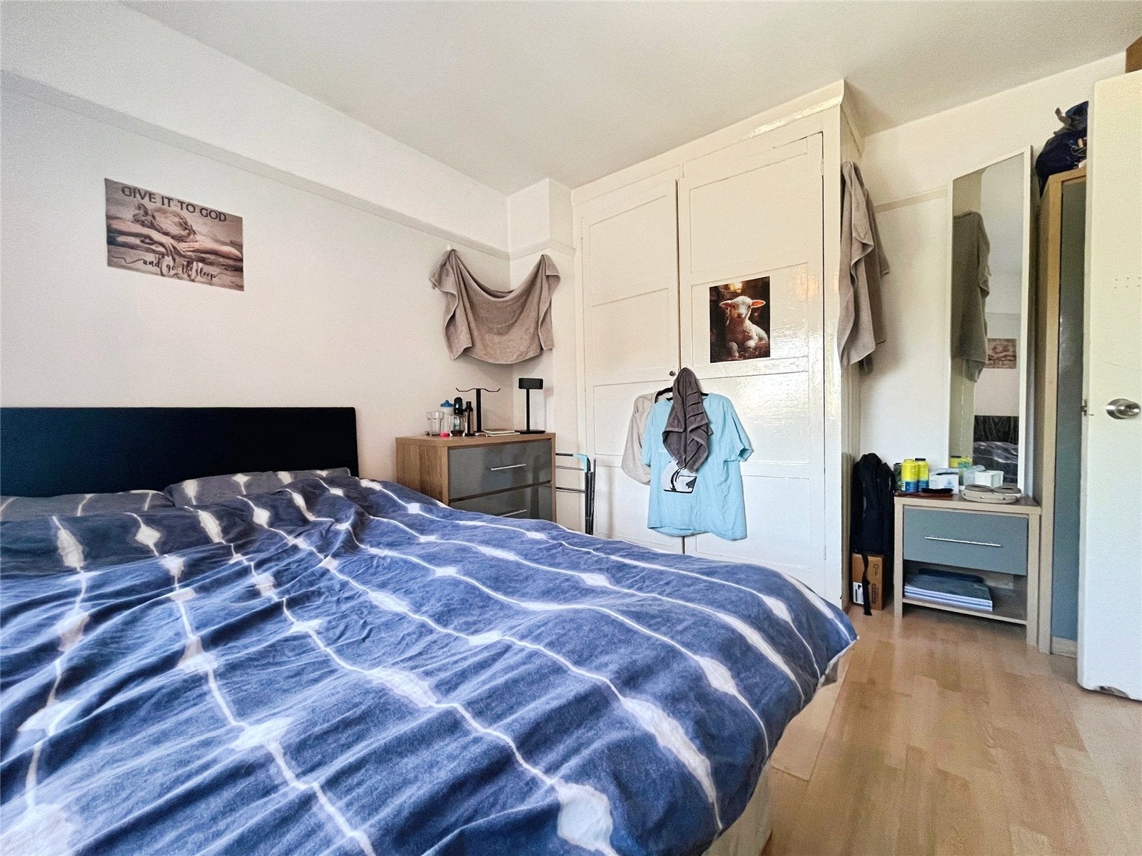 Room Larchwood Drive in Borough of Runnymede