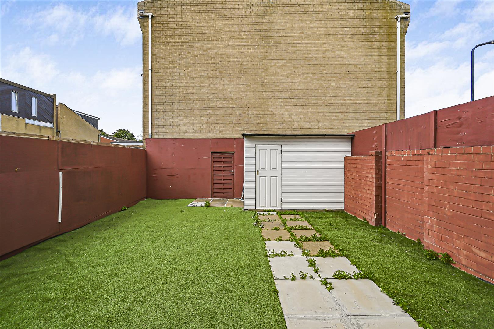 House Broomfield in Greater London