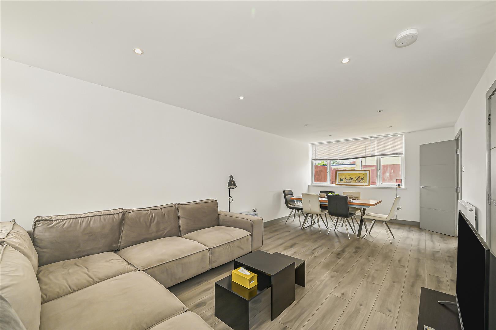 House Broomfield in Greater London