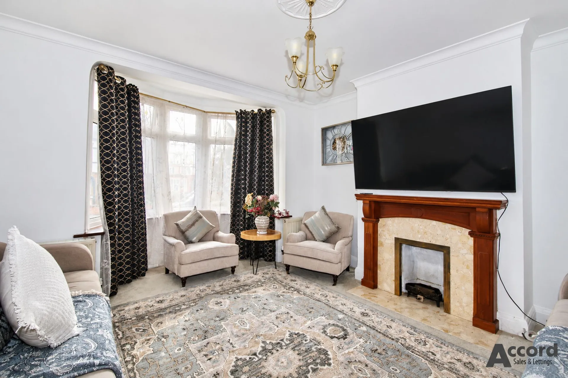 House Ashmour Gardens in Greater London