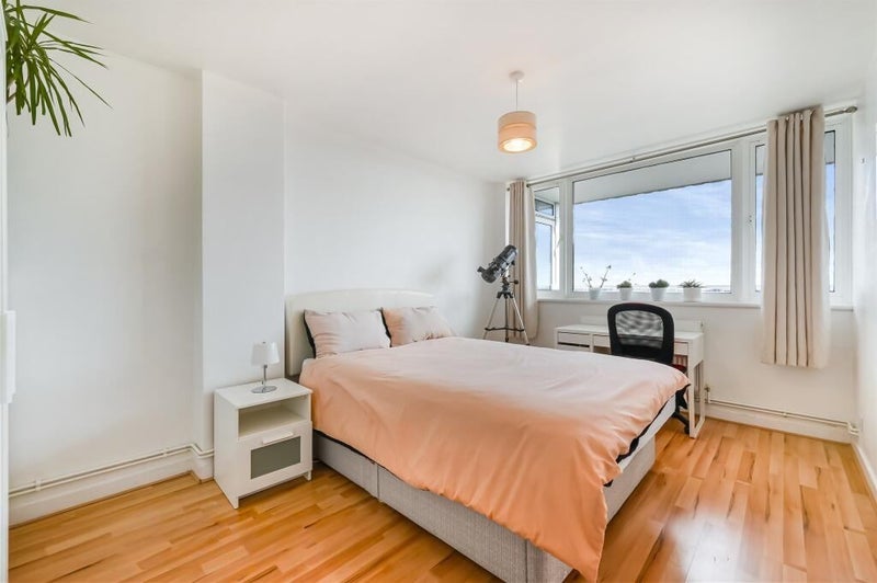 Flat Linstead Way in Greater London