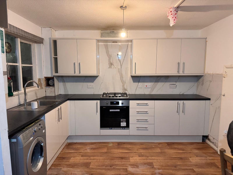 Room Scarborough Street in Greater London