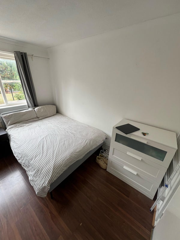 Room Scarborough Street in Greater London
