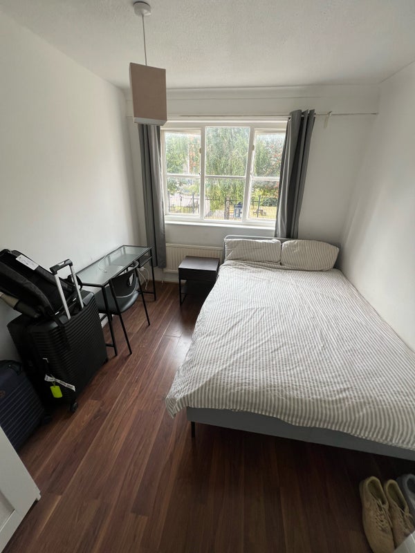 Room Scarborough Street in Greater London