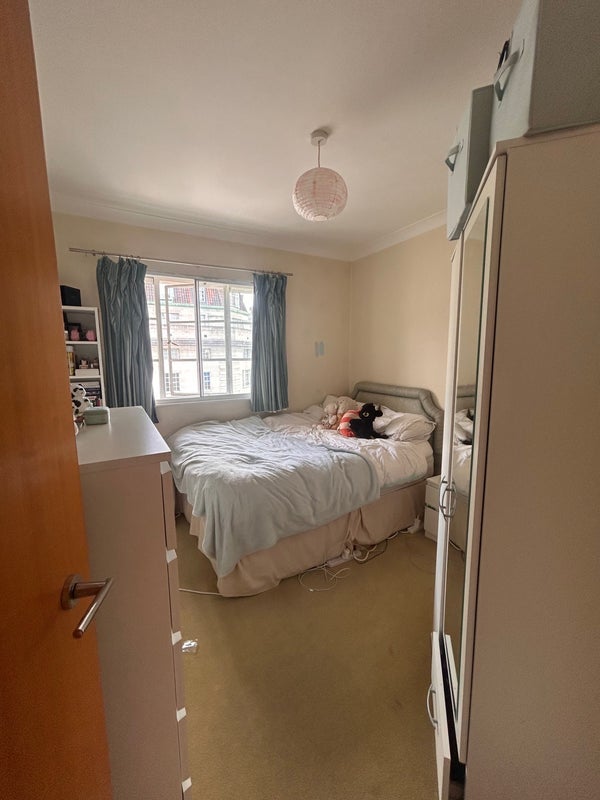 Room Belvedere Road in Greater London