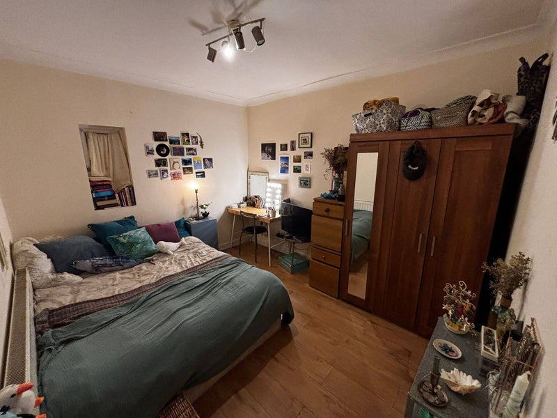 Room Burwell Road in Greater London