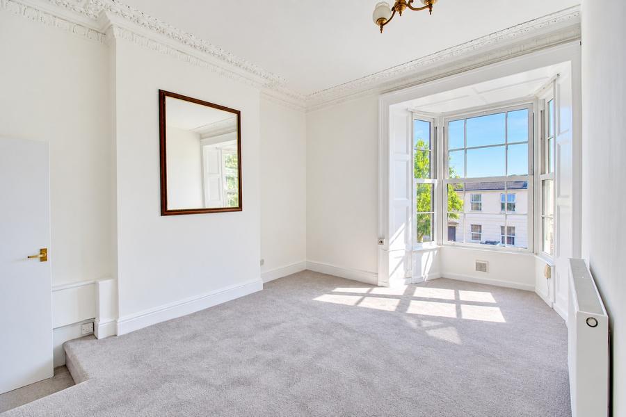 Flat Victoria Walk in Bristol