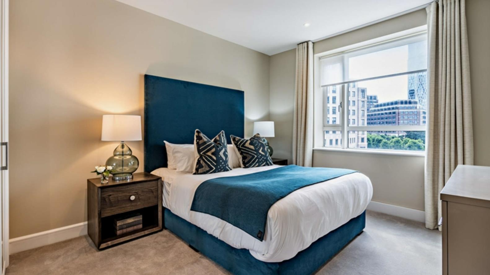 Flat Westferry Circus in Greater London