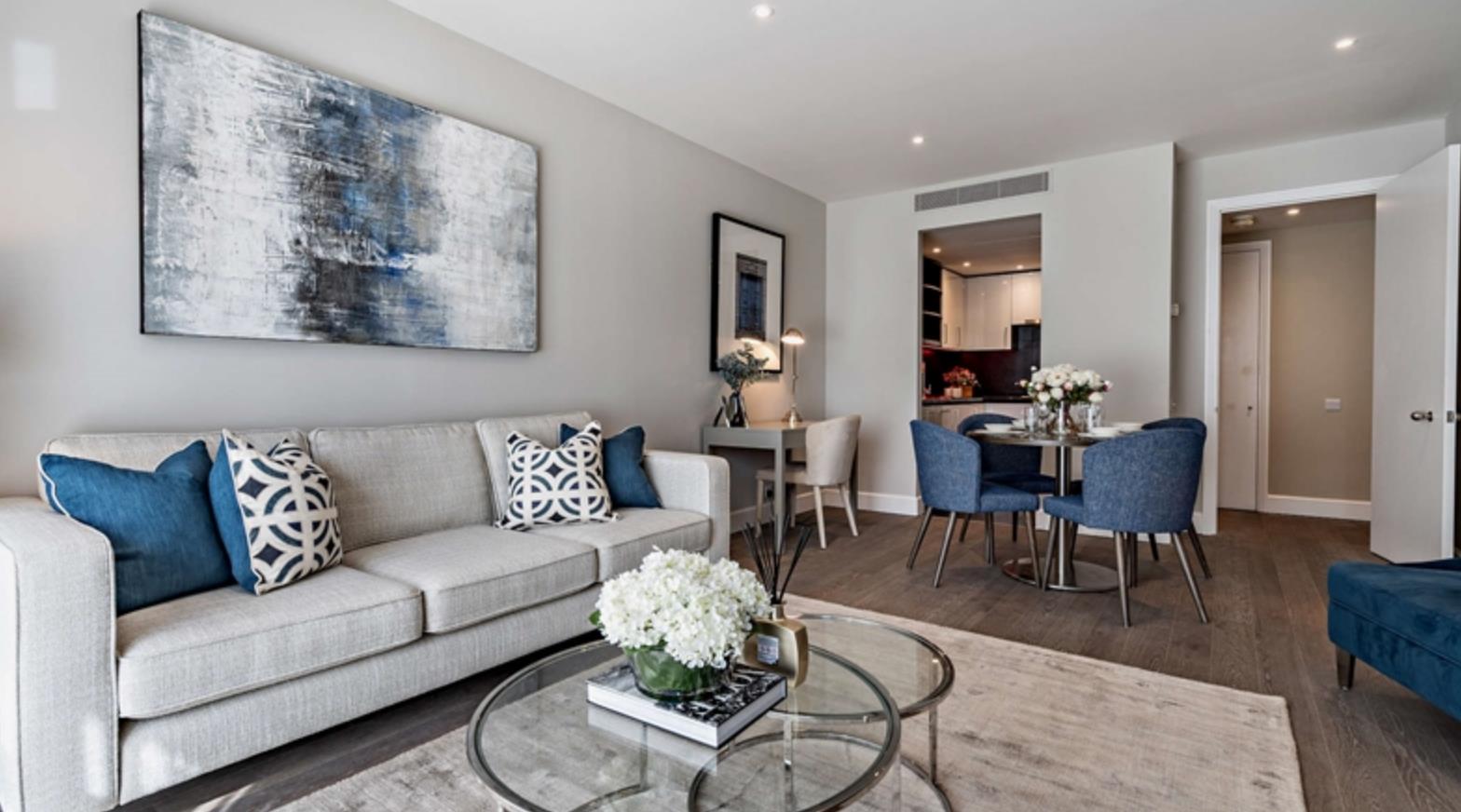 Flat Westferry Circus in Greater London