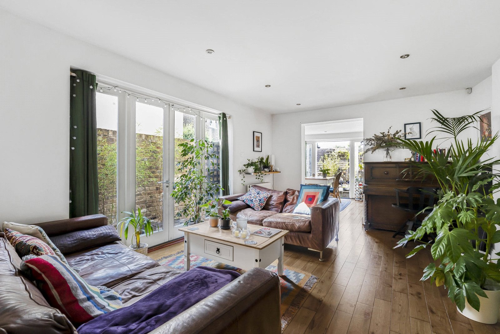 Flat Pulross Road in Greater London