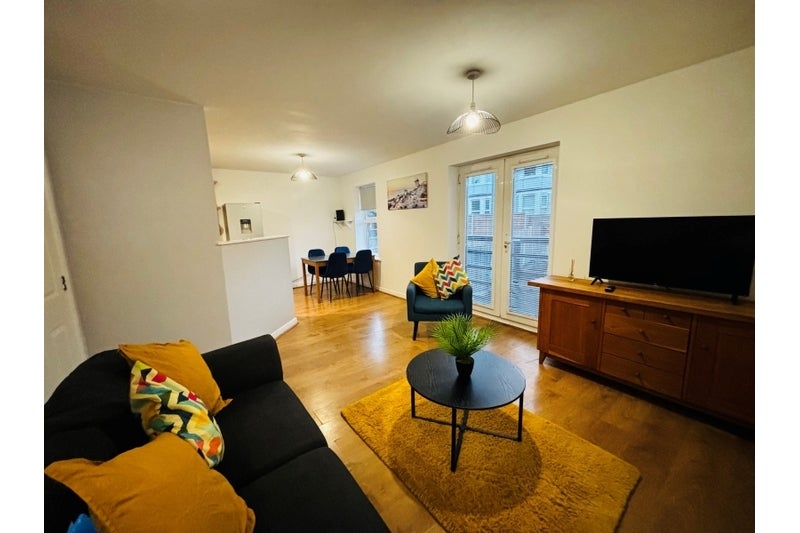 Flat Hamilton Road in Greater London