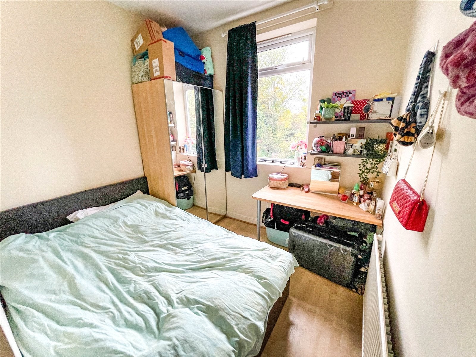 Room Slade Lane in Manchester