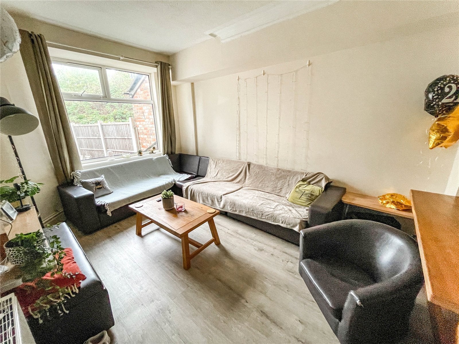 Room Slade Lane in Manchester