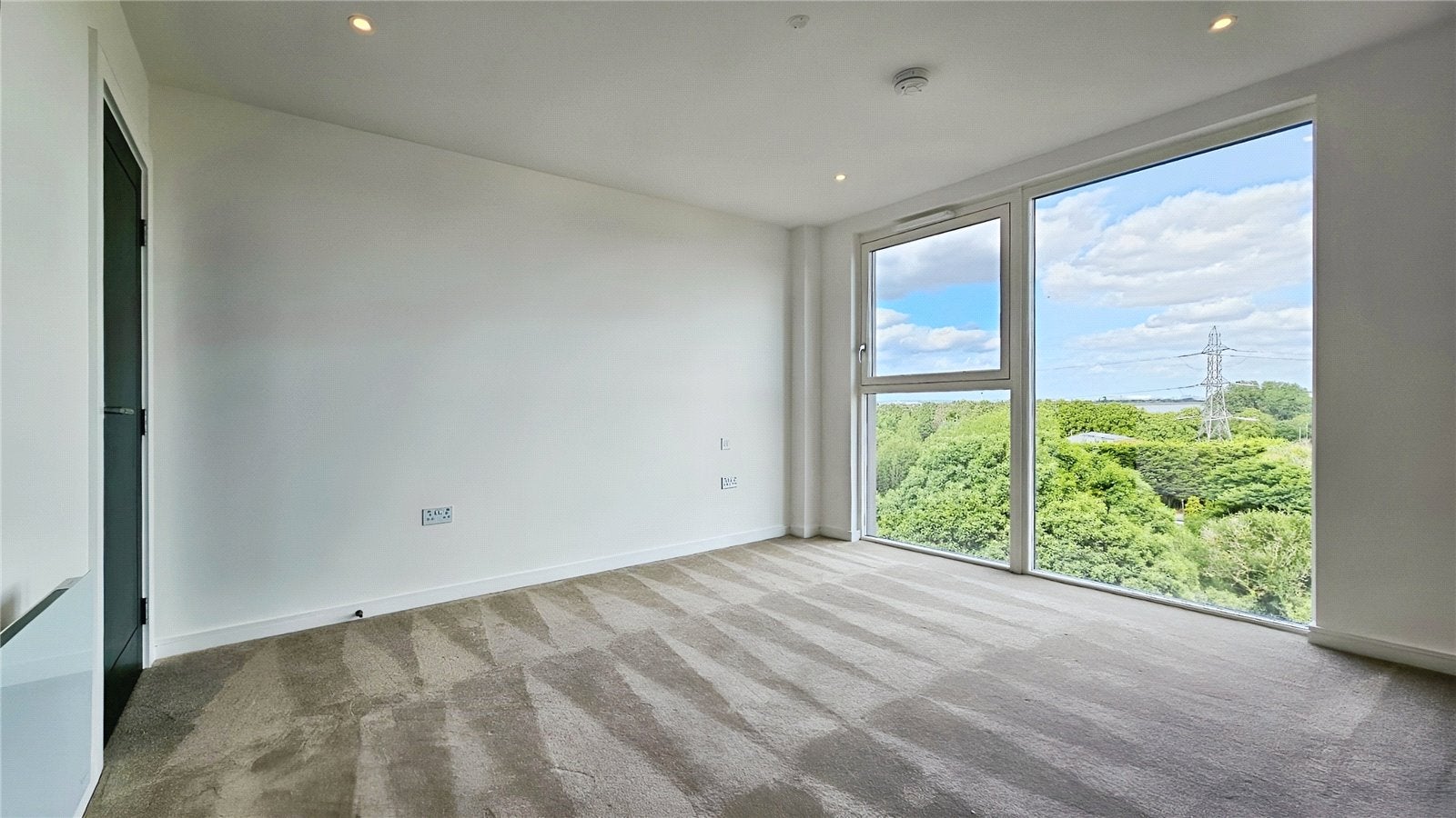 Flat London Road in Borough of Spelthorne