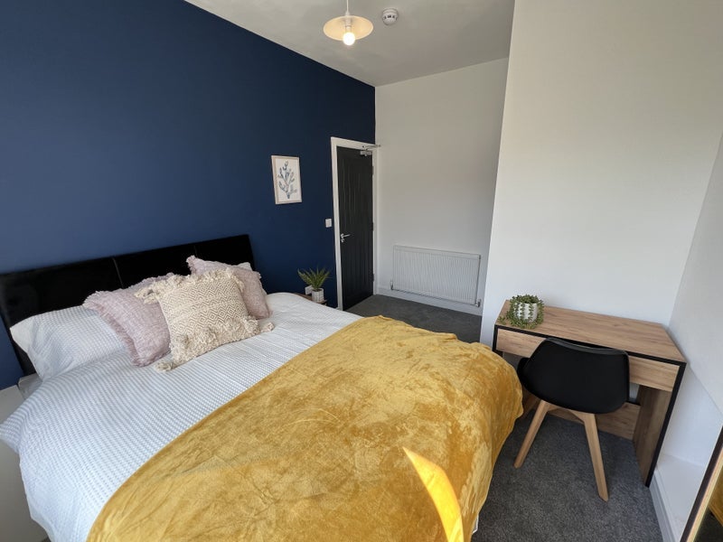Room Manchester Road East in Salford
