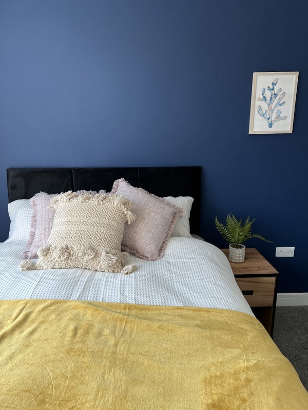 Room Manchester Road East in Salford