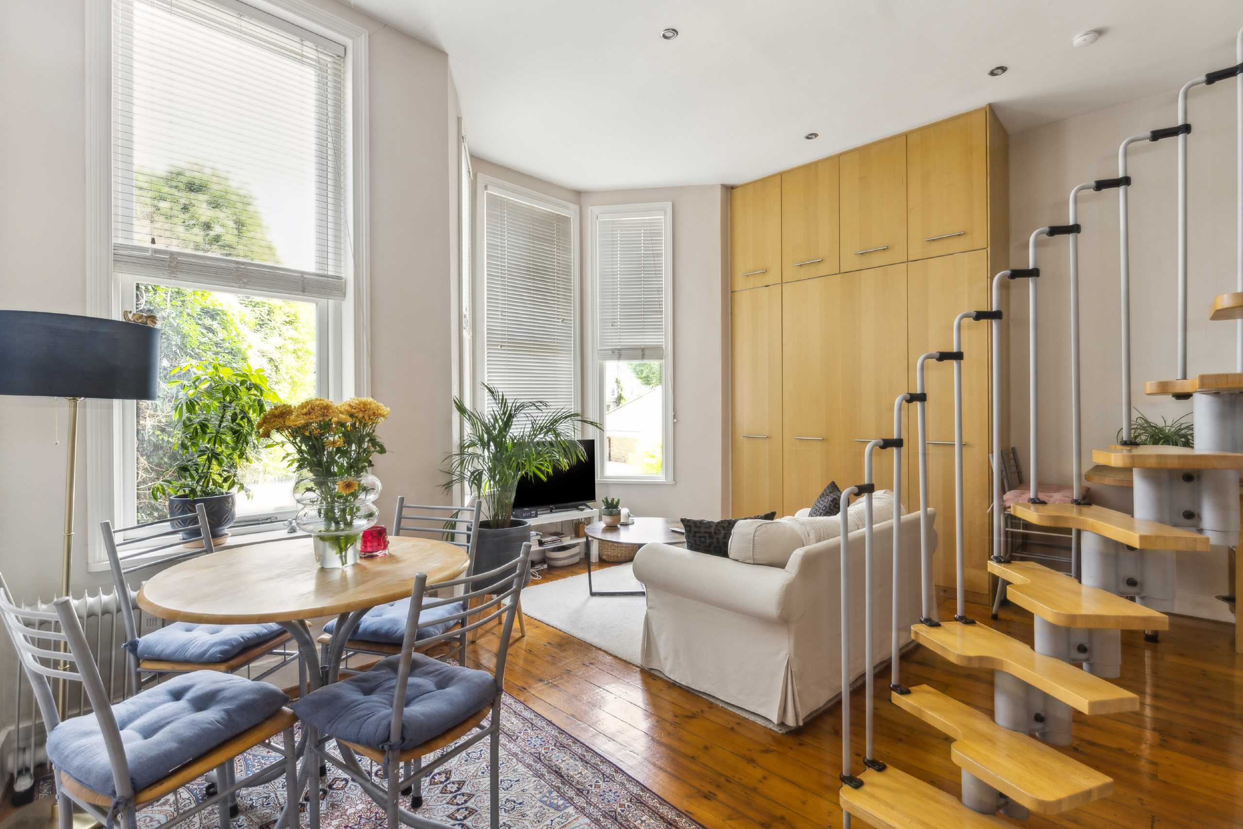 Flat Sinclair Road in Greater London