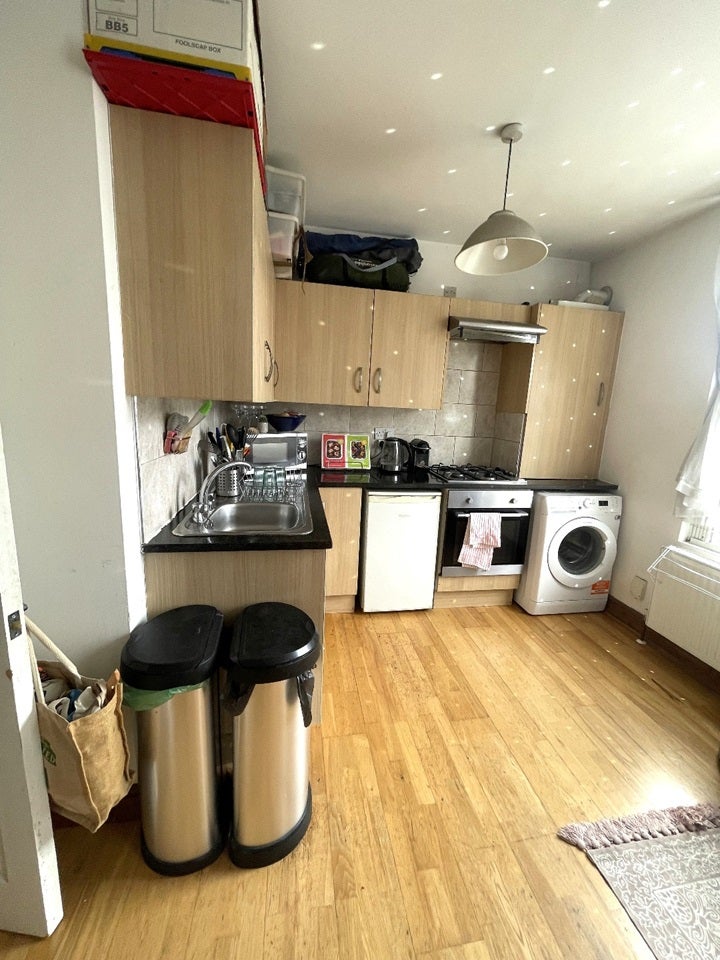 Flat Hackney Road in Greater London
