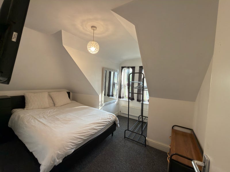 Room Buckingham Road in Greater London