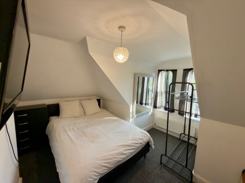 Room Buckingham Road in Greater London