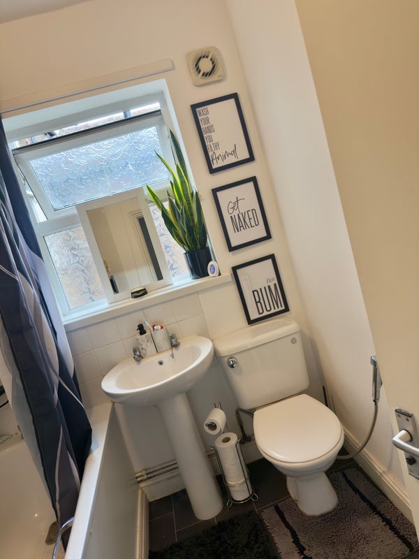 Room Buckingham Road in Greater London
