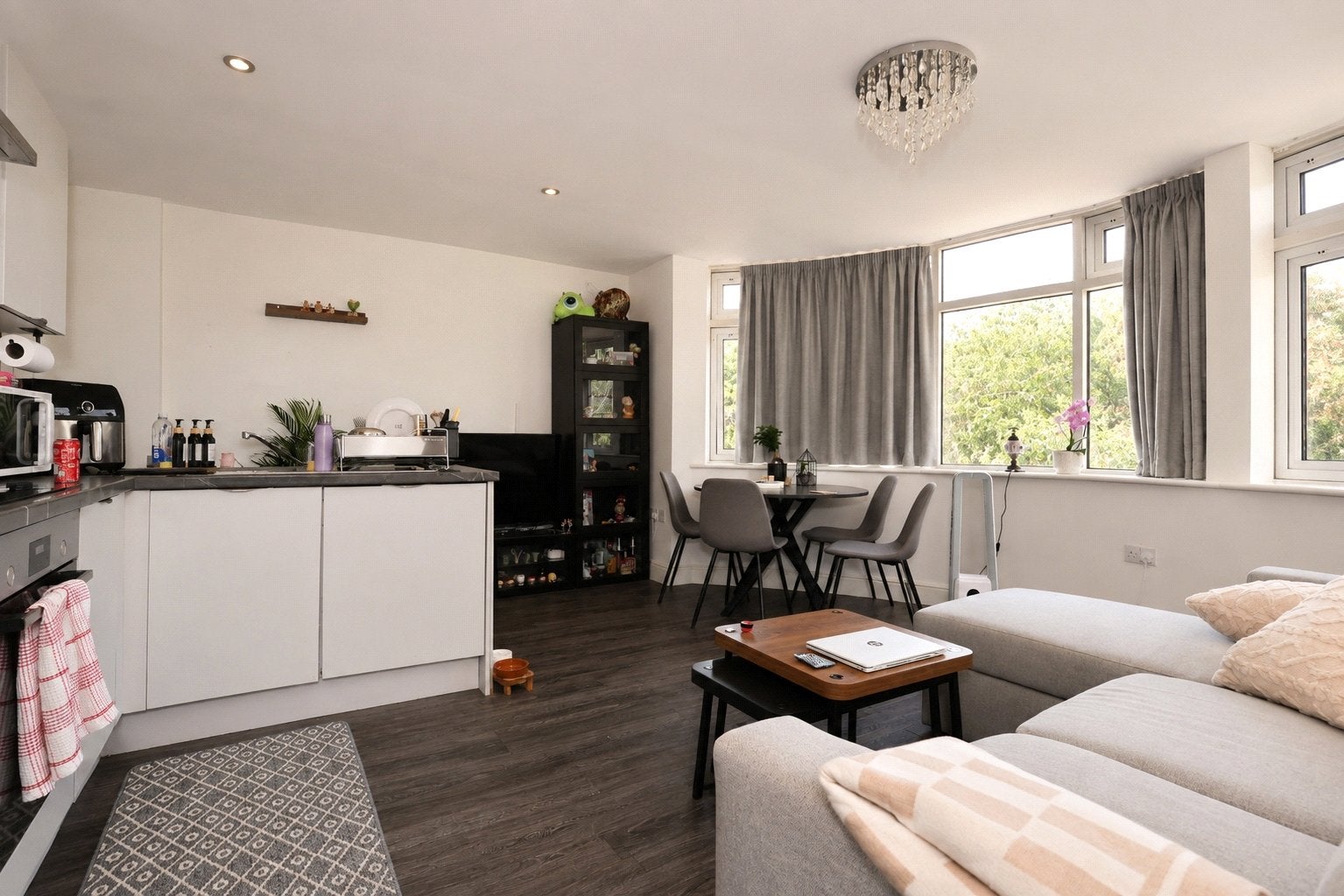 Room Pound Road in Borough of Runnymede