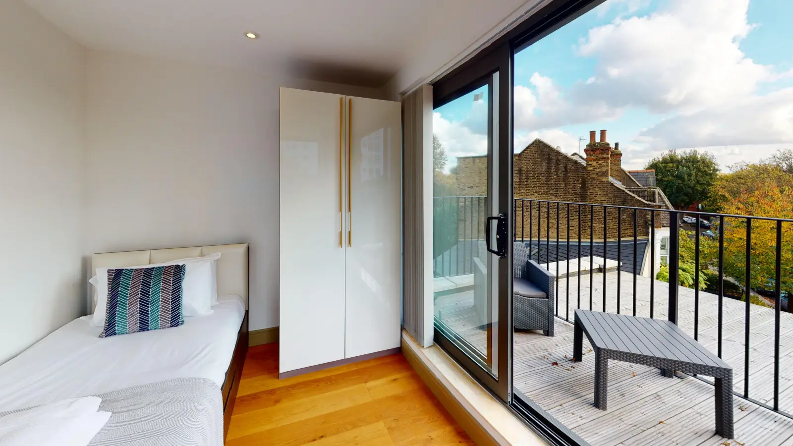 Flat Kew Bridge Court in Greater London