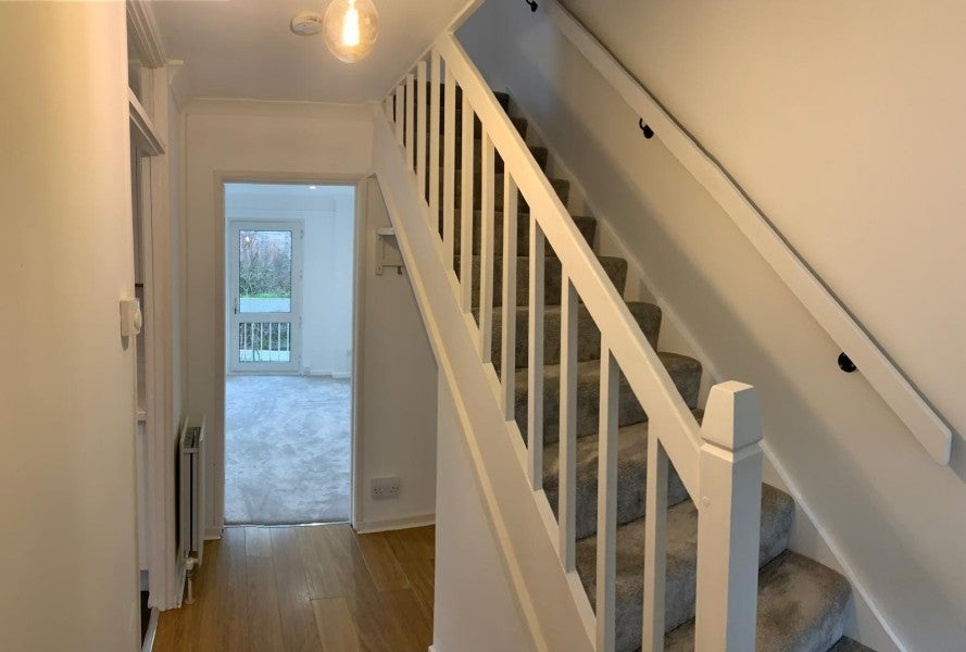 Flat Grove Road in Greater London