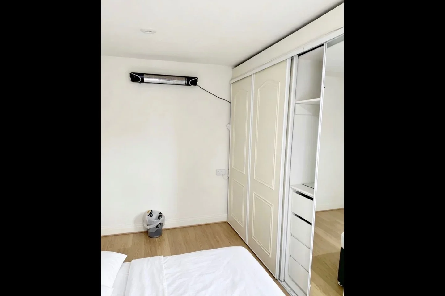Room Crest Drive in Greater London