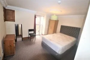Room Manor Drive in Leeds