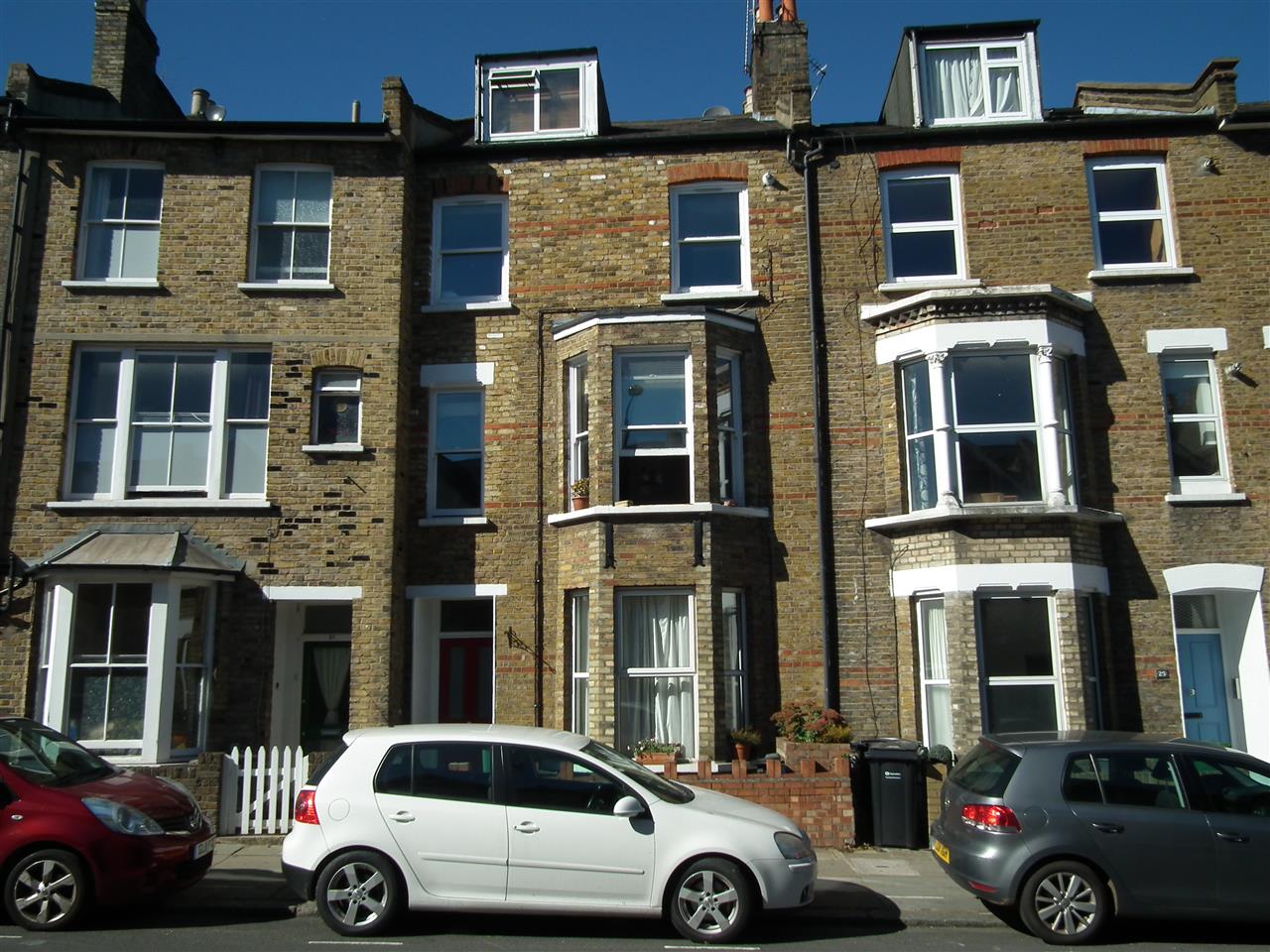 Flat Chetwynd Road in Greater London