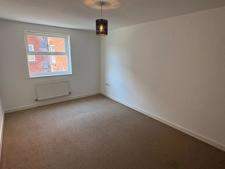 Flat Brookside Avenue in Liverpool