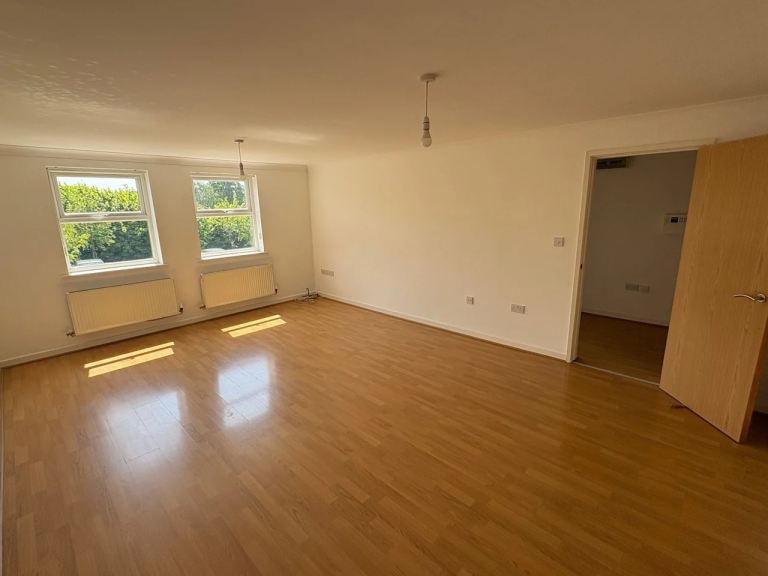 Flat Brookside Avenue in Liverpool