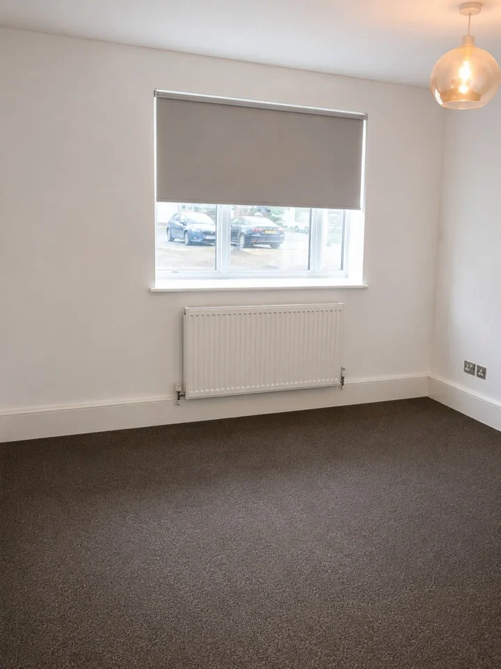 Flat Braithwaite Avenue in Greater London