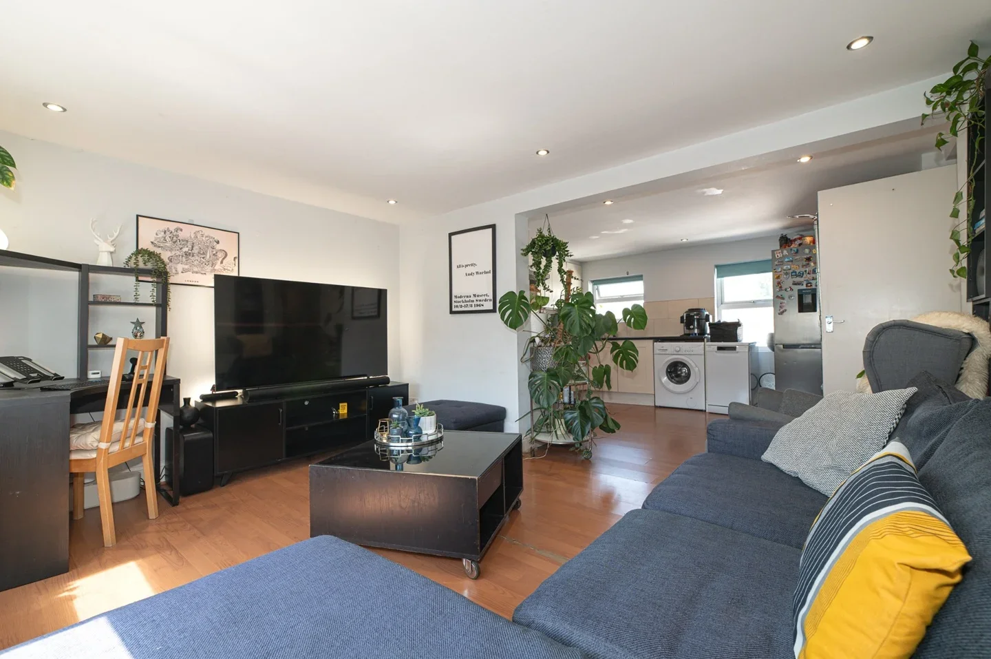 Flat Wyndham Road in Greater London