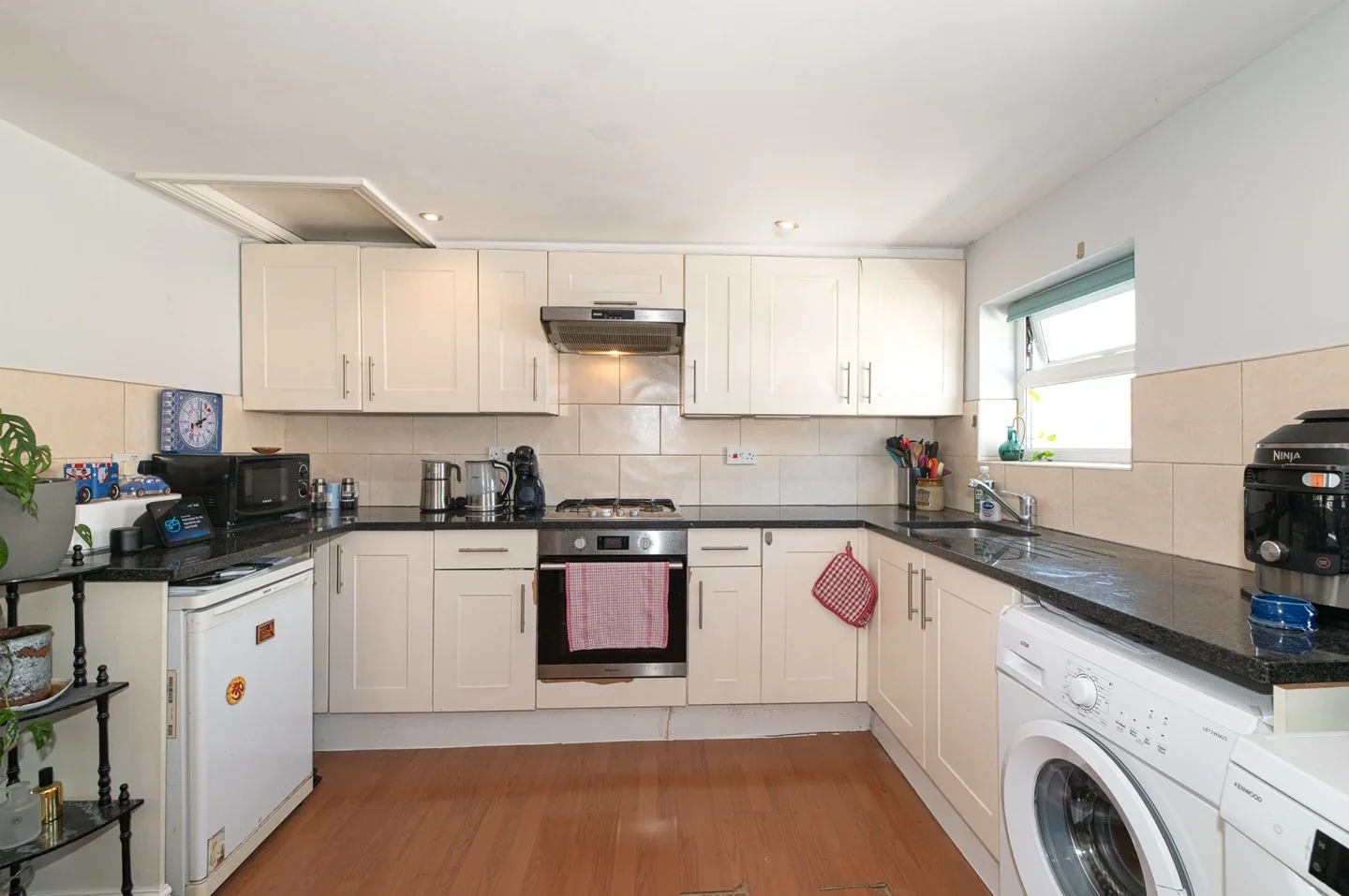 Flat Wyndham Road in Greater London
