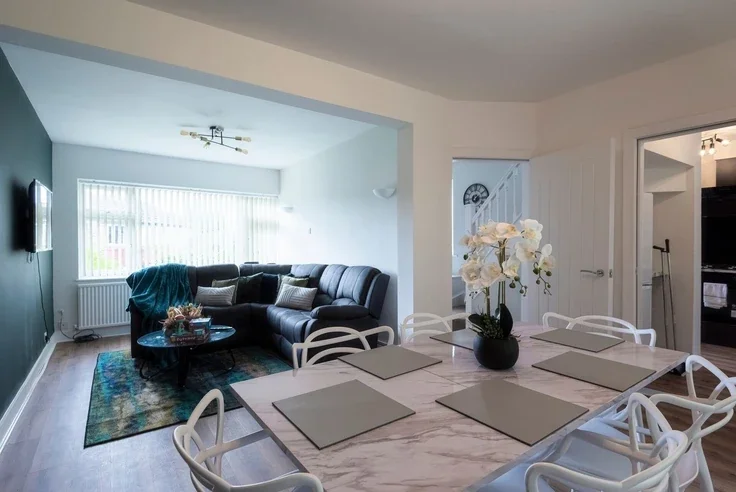 Flat Castlewood Road in Salford