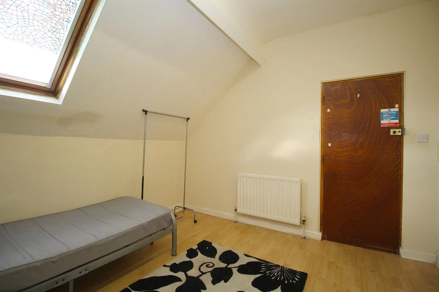 Room Clarence Street in Charnwood