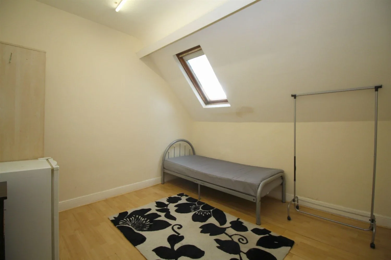 Room Clarence Street in Charnwood
