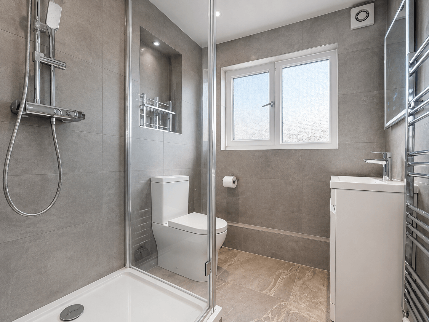 Flat Leyburn Gardens in Greater London